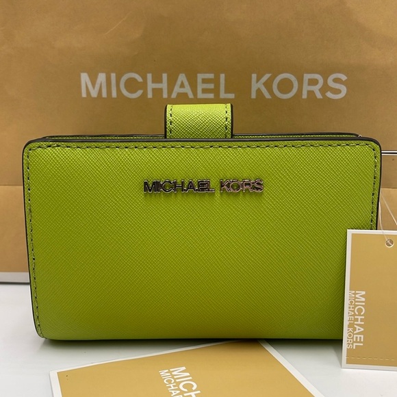 Michael Kors Medium Saffiano Leather Wallet
Lime
NWT - Picture 1 of 16